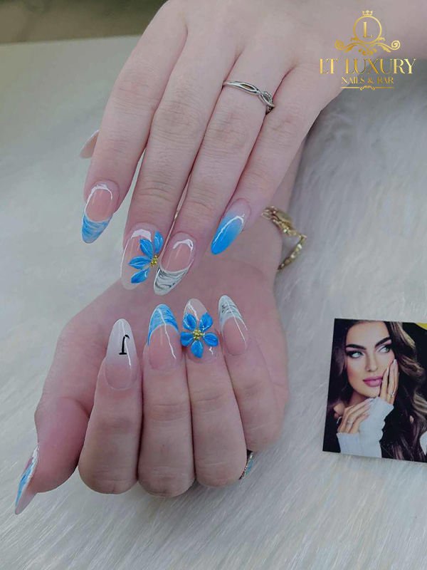 LT Luxury Nails & Bar